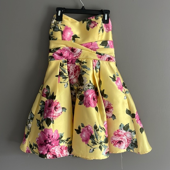 Teeze Me Dresses & Skirts - Strapless Floral Formal Dress